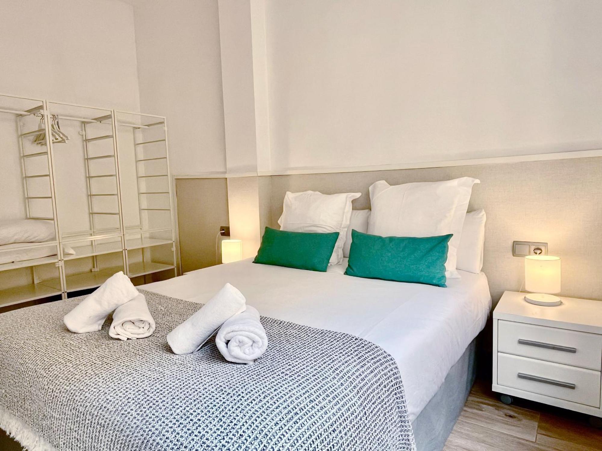 Feelathome Mozart Apartments Barcelona Bagian luar foto