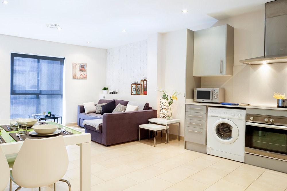 Feelathome Mozart Apartments Barcelona Bagian luar foto