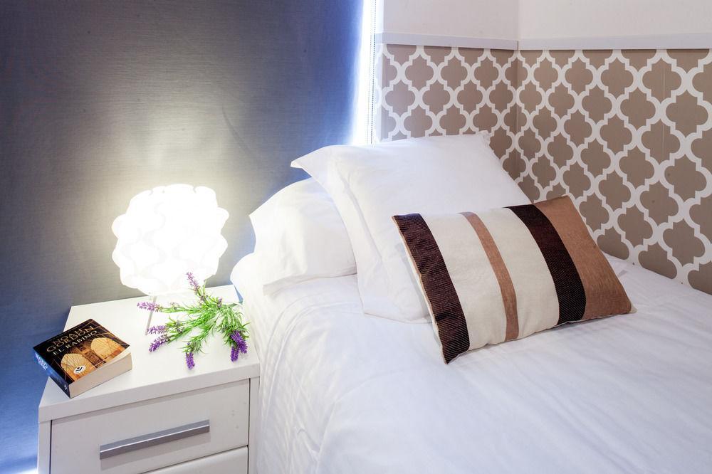 Feelathome Mozart Apartments Barcelona Bagian luar foto