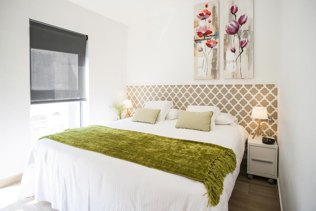 Feelathome Mozart Apartments Barcelona Bagian luar foto