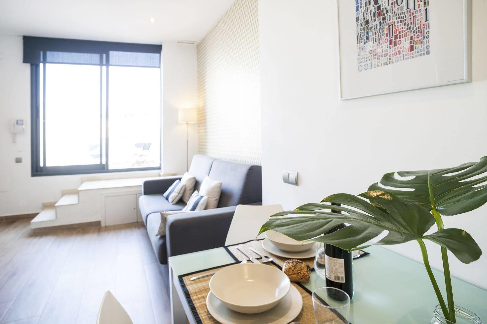 Feelathome Mozart Apartments Barcelona Bagian luar foto