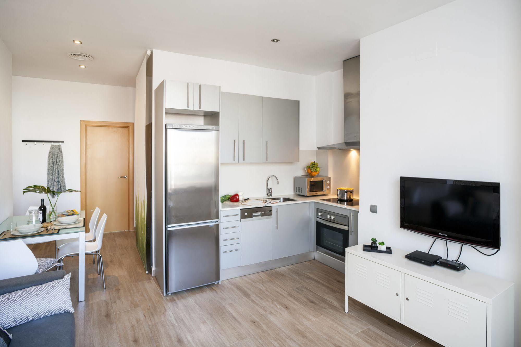 Feelathome Mozart Apartments Barcelona Bagian luar foto