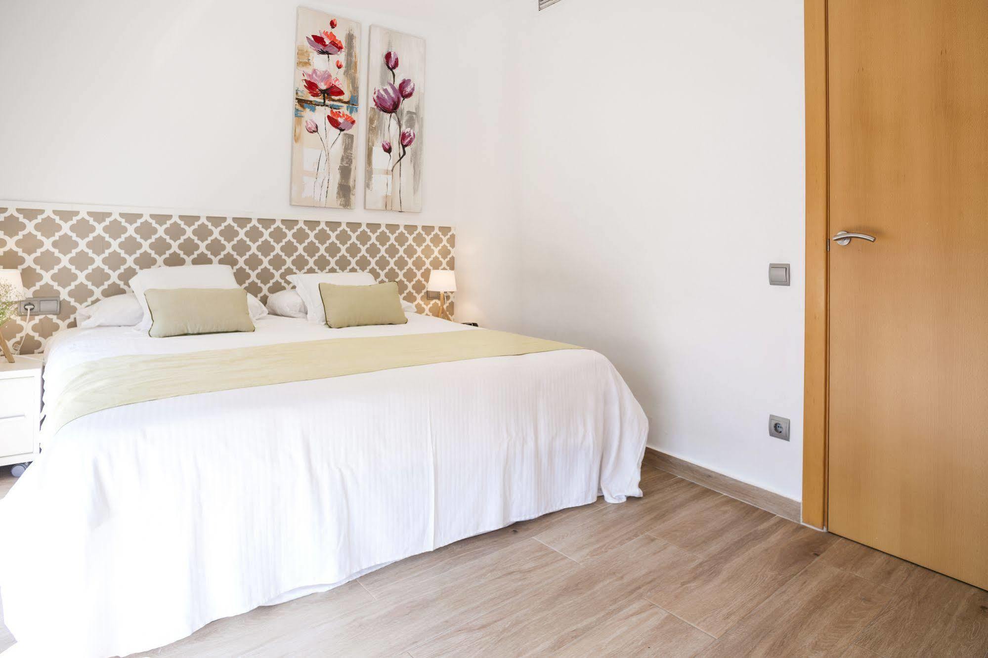 Feelathome Mozart Apartments Barcelona Bagian luar foto
