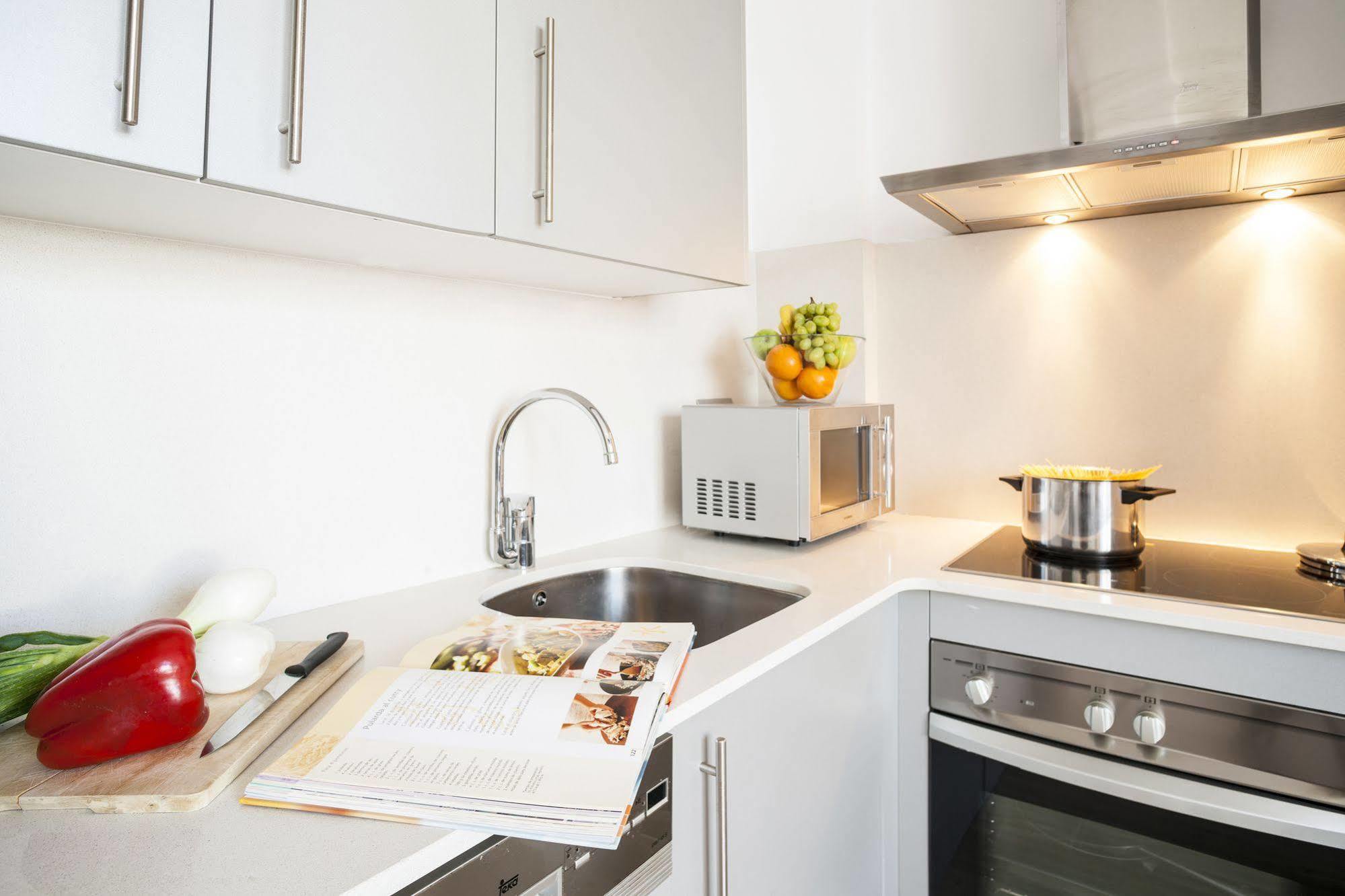 Feelathome Mozart Apartments Barcelona Bagian luar foto