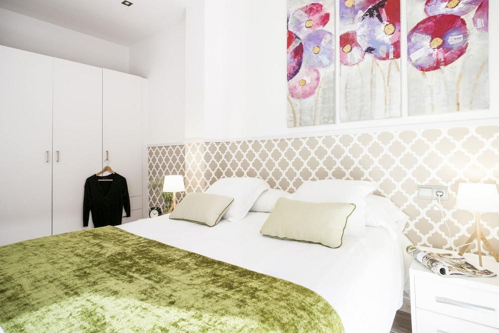 Feelathome Mozart Apartments Barcelona Bagian luar foto